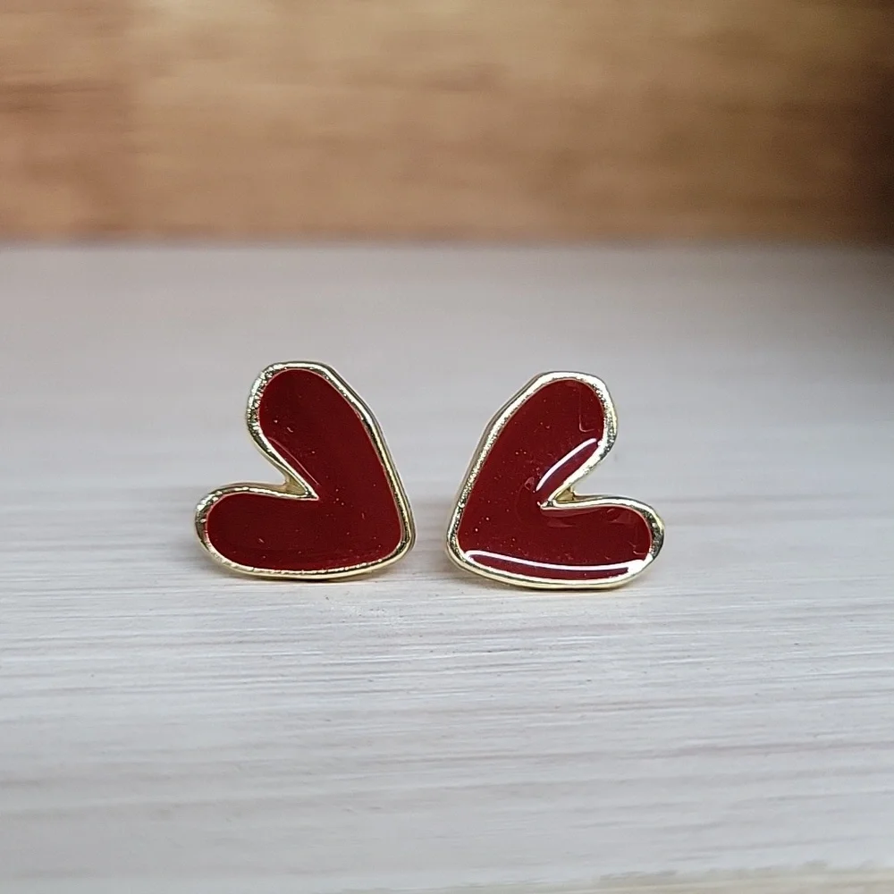 BURGUNDY HEART STUD EARRINGS - Picture 5 of 7